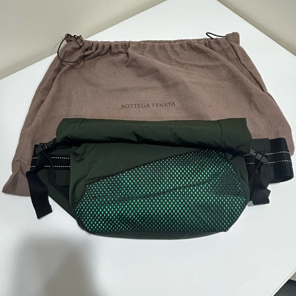 NWT Bottega Veneta Unisex Belt Bag - Picture 1 of 7
